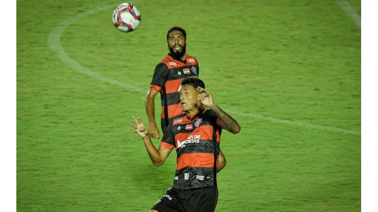 Jhony Pinho/AGIF - Jogadores do Vitória em jogo da Série B.