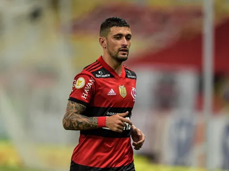 Arrascaeta comenta sobre jogar final da Libertadores “em casa” e despista sobre renovação