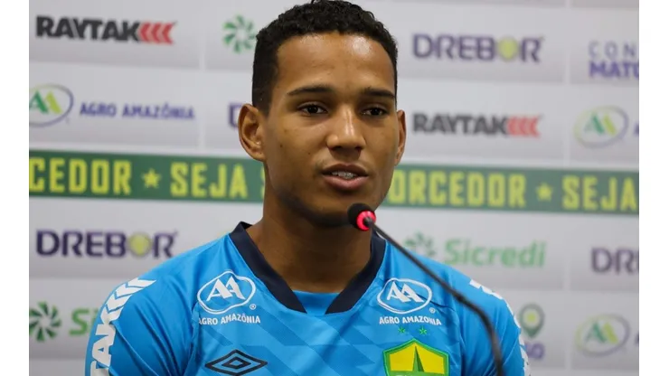 João Lucas concedeu entrevista coletiva no Cuiabá (Foto: AssCom Dourado)
