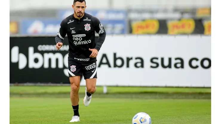 Foto: Rodrigo Coca/Ag. Corinthians | Giuliano está fora do jogo diante do Ceará