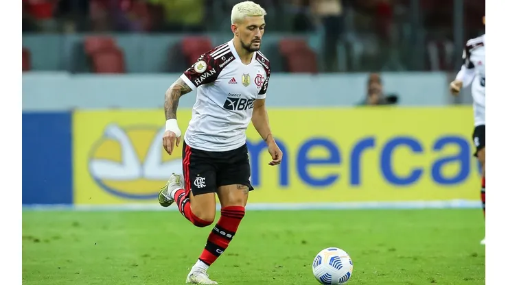 Foto: Pedro H. Tesch/AGIF | Arrascaeta estará à disposição na final da Libertadores