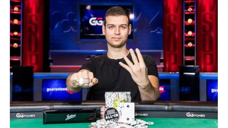 Michael Addamo é tetracampeão da WSOP (Foto: Hayley Hochstetler/PokerNews)