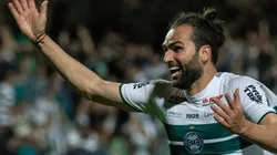 Foto: Robson Mafra/AGIF - Léo Gamalho foi um dos principais destaques do Coxa na Série B