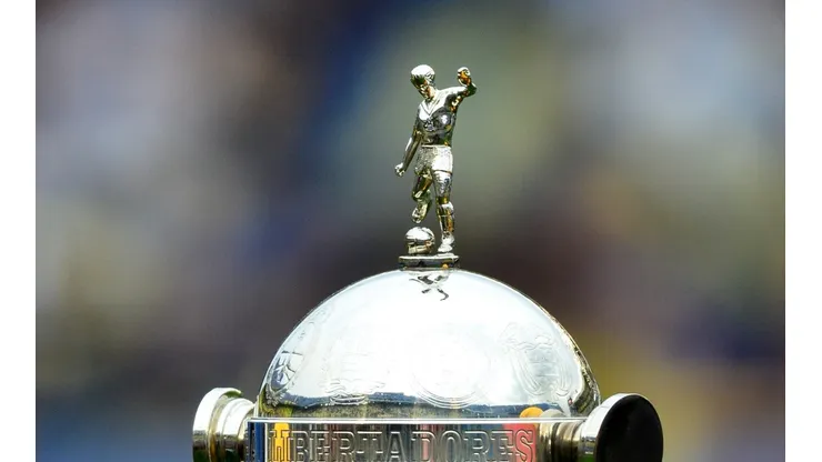 Amilcar Orfali/Getty Images - Taça da Copa Libertadores da América.