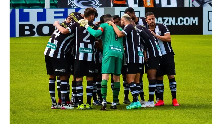 Foto: R.Pierre/AGIF/ Equipe do Figueirense antes de uma partida.