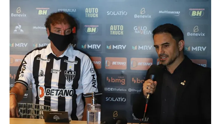 Foto: Pedro Souza / Atlético / Divulgação - Cuca e Caetano: técnico e diretor já planejam o elenco para 2022