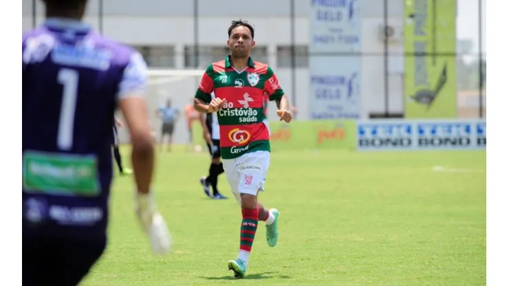 Léo Castro fica em definitivo na Portuguesa (Foto: Dorival Rosa/Portuguesa)
