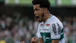 Foto: Robson Mafra/AGIF - Rafinha: tem contrato com o Coxa até o fim da próxima temporada