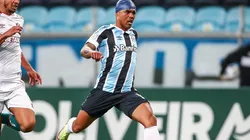 Foto: Lucas Uebel/Grêmio/Divulgação - Douglas Costa: próximo de retornar ao time do Grêmio