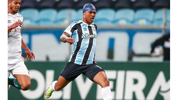 Foto: Lucas Uebel/Grêmio/Divulgação - Douglas Costa: próximo de retornar ao time do Grêmio