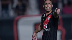 Eder, atacante do Atlético-GO (Foto: Heber Gomes/AGIF)