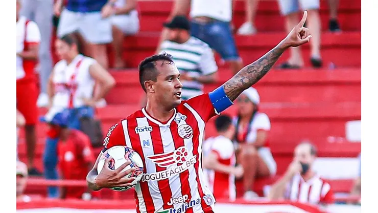 Foto: Paulo Paiva/AGIF | Vinicius balançou a rede 13 vezes nesta temporada pelo Timbu