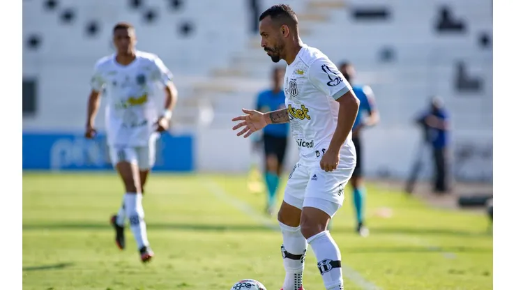 Diogo Reis/AGIF - Moisés em campo pela Ponte Preta.