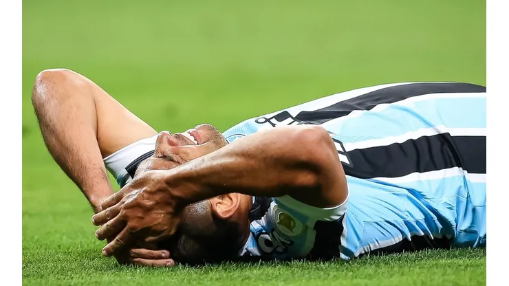 Foto: Pedro H. Tesch/AGIF - Grêmio está em situação delicada e precisa vencer quatro dos seis jogos restantes