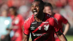 Foto: FocoUy/AGIF - Nikão marcou o gol do título da Sul-Americana em 2021