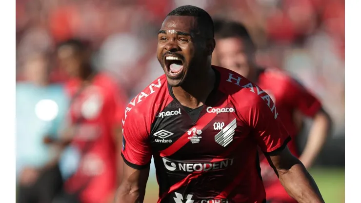 Foto: FocoUy/AGIF - Nikão marcou o gol do título da Sul-Americana em 2021