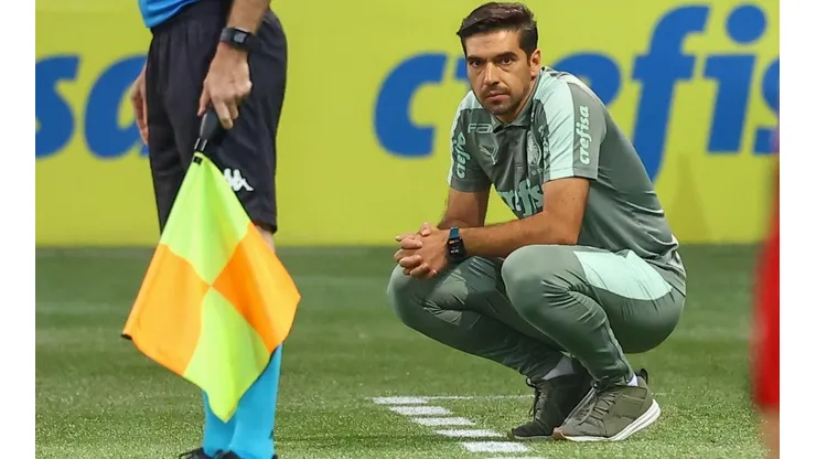 Foto: Marcello Zambrana/AGIF | Abel Ferreira recebeu terceiro cartão após gol anulado