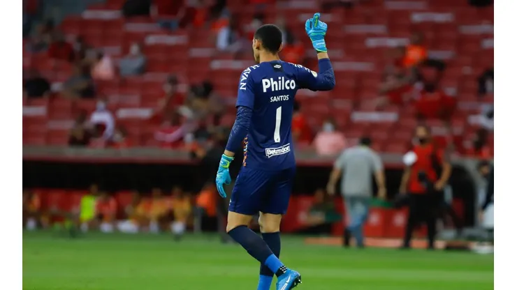 Em destaque no Athletico-PR, goleiro Santos vive expectativa de voltar à Seleção Brasileira
