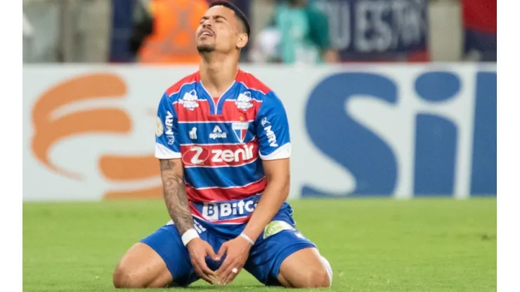 Foto: (Kely Pereira/AGIF) - Yago Pikachu deu um susto na torcida do Fortaleza