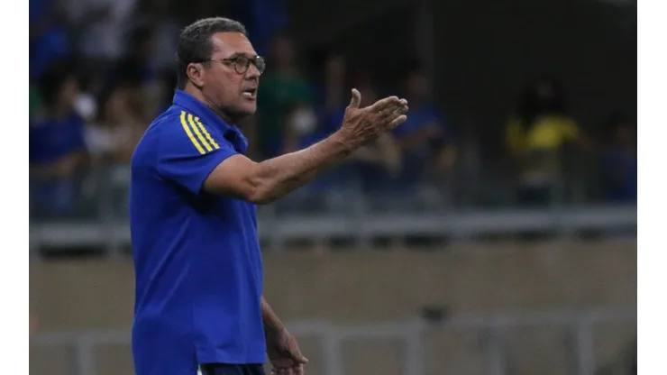 Luxemburgo já cobrou a diretoria do Cruzeiro publicamente (Foto: Fernando Moreno/AGIF)
