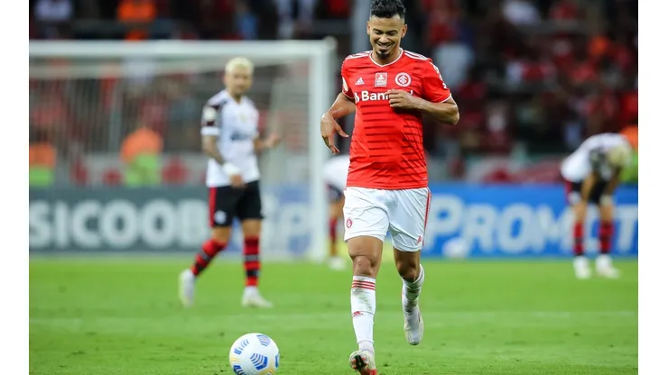 Titular e tendo atuado a partida inteira, Lindoso avalia derrota do Inter para o Flamengo