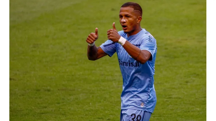 Foto: API/AGIF | Léo Pereira é relacionado por Mancini para jogo contra a Chapecoense