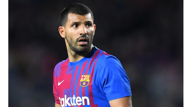 Foto: Alex Caparros/Getty Images | Kun Aguero é pivô em interesse do Barcelona no mercado da bola