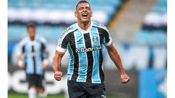 Foto: Lucas Uebel/Grêmio/Divulgação - O centrovante abriu caminho para a vitória diante do Red Bull Bragantino