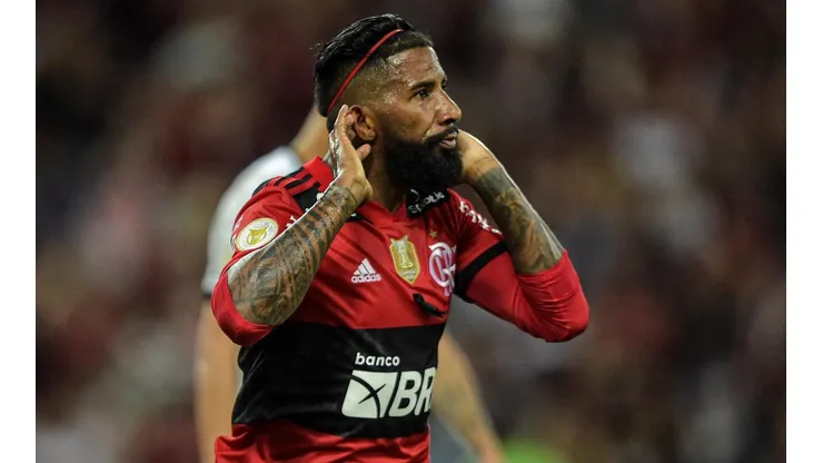 Rodinei durante partida contra o Corinthians no Maracanã (Thiago Ribeiro/AGIF)