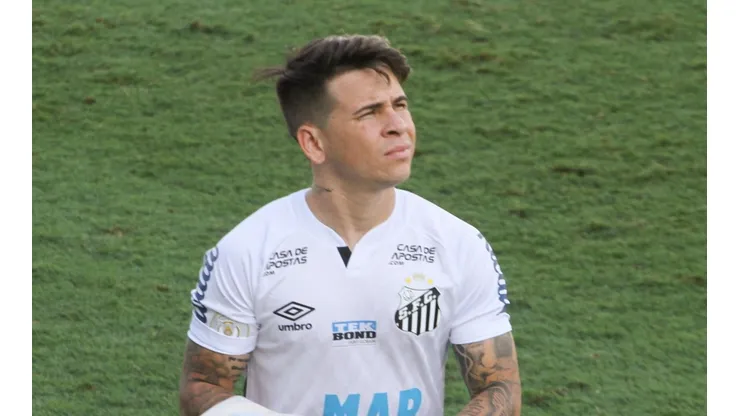 Foto: Fernanda Luz/AGIF - A diretoria do Santos tenta o retorno do atleta