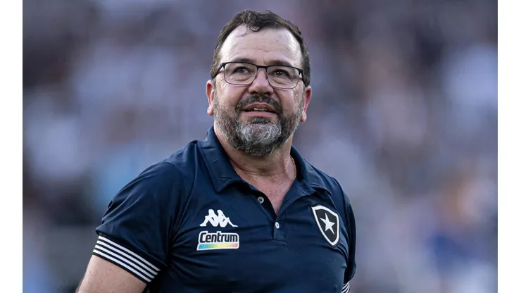 Foto: Jorge Rodrigues/AGIF - Enderson já planeja a equipe contado com o desfalque do volante