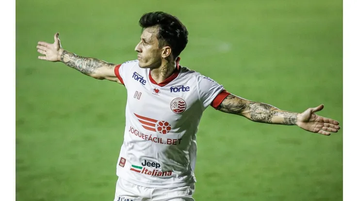 Foto: Paulo Paiva/AGIF | Jean Carlos marcou 28 gols em 104 partidas que disputou pelo Náutico