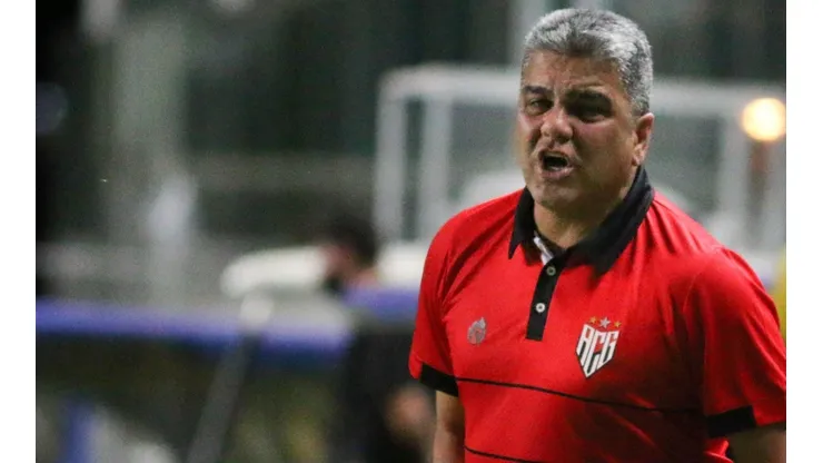 Marcelo Cabo, técnico do Atlético-GO (Foto: Fernando Moreno/AGIF)