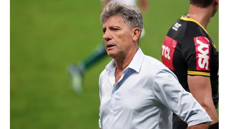 Foto: Fernando Alves/AGIF - Renato Portaluppi: defendeu a permanência do jogador no Grêmio