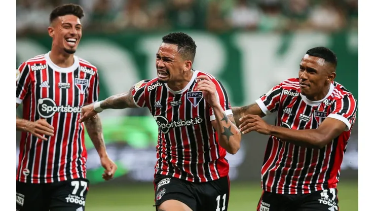 Luciano comemora com os companheiros o gol marcado contra o Palmeiras (Foto: Getty Images)