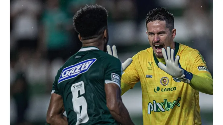 Foto: Foto: Heber Gomes/AGIF | Tadeu fez ao menos 15 defesas importantes na série B