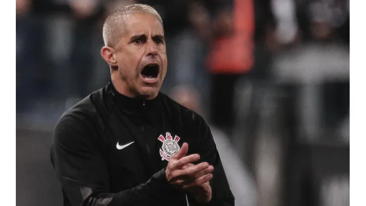 Foto: Ettore Chiereguini/AGIF - Sylvinho já está ciente das negociações.
