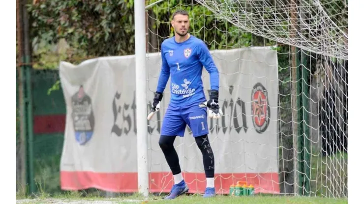 Thomazella renovou com a Portuguesa até o final de 2022 (Foto: Dorival Rosa/Portuguesa)
