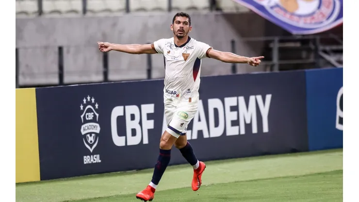 Foto: Pedro Chaves/AGIF | Bruno Melo será mantido na esquerda