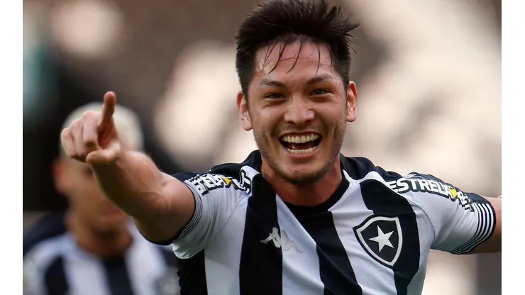 Foto: Vitor Silva/Botafogo - Oyama tem contrato expirando em dezembro no Botafogo e torcida pede sua permanência