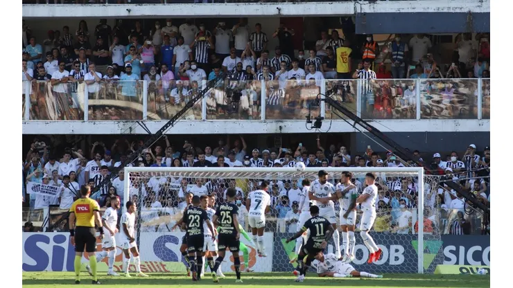 Foto: Fernanda Luz/AGIF - Até o final do Brasileirão o Santos enfrenta o Fortaleza e Cuiabá em casa.
