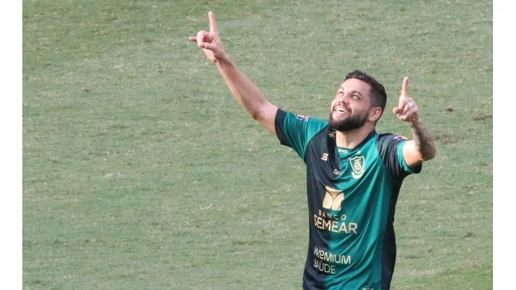 Felipe Azevedo é um dos jogadores de ataque do América-MG (Fernando Moreno/AGIF)