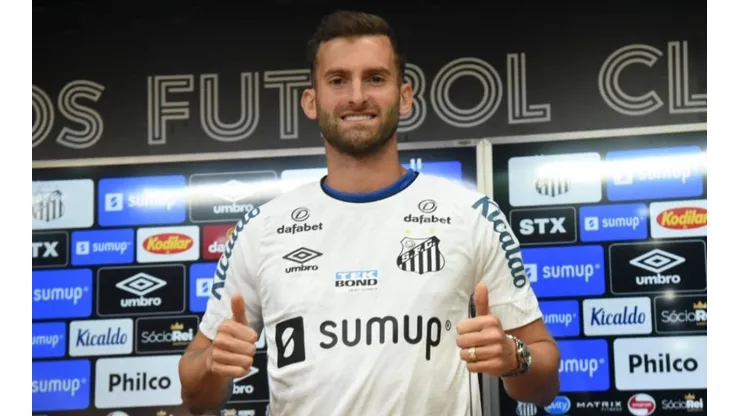 Léo era titular absoluto no time de Fábio Carille antes de se lesionar (Twitter/Reprodução)