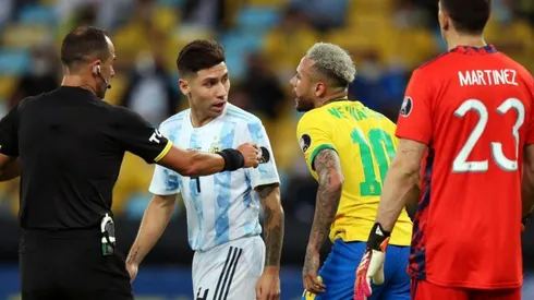 Alexandre Schneider/Getty Images. Brasil x Argentina em campo.