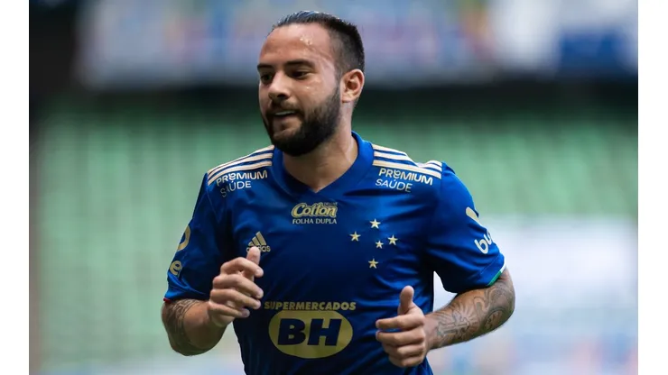 Giovanni, meia do Cruzeiro, tem contrato até o fim de 2021