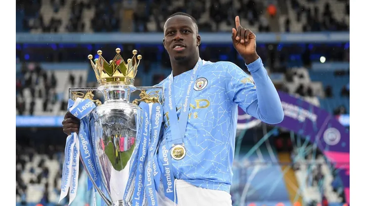 Mendy foi campeão inglês pelo Manchester City (Foto: Getty Images)
