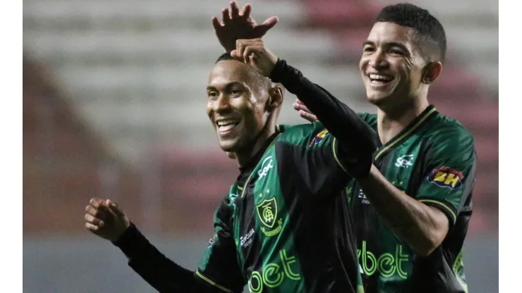 Foto: Fernando Moreno/AGIF - Ademir: tem pré-contrato assinado com o Atlético