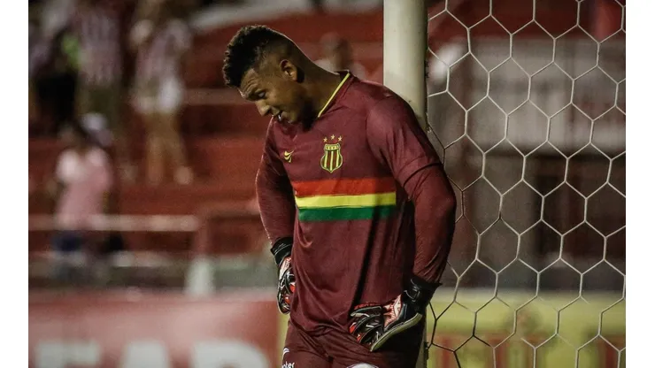 Paulo Paiva/AGIF | Ataques da torcida foram direcionadas ao goleiro Luiz Daniel durante a preparação para cobrança de um tiro de meta