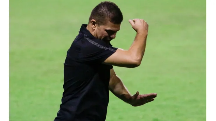 Humberto Louzer pode ser o novo técnico da Chapecoense (Foto: Rafael Vieira/AGIF)