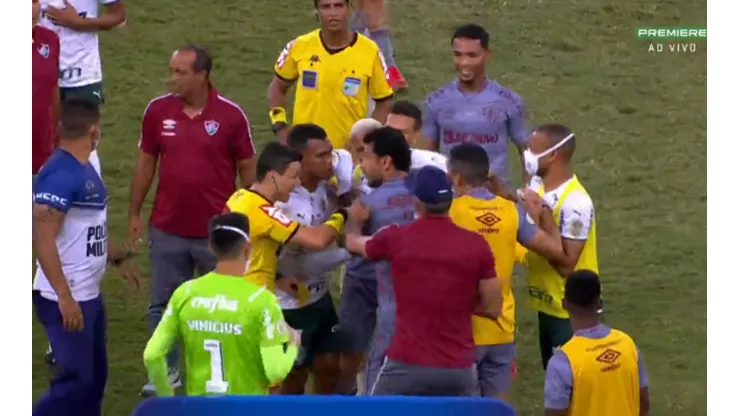Foto: Reprodução/Premiere - No fim do jogo, os ânimos se agitaram no Maracanã